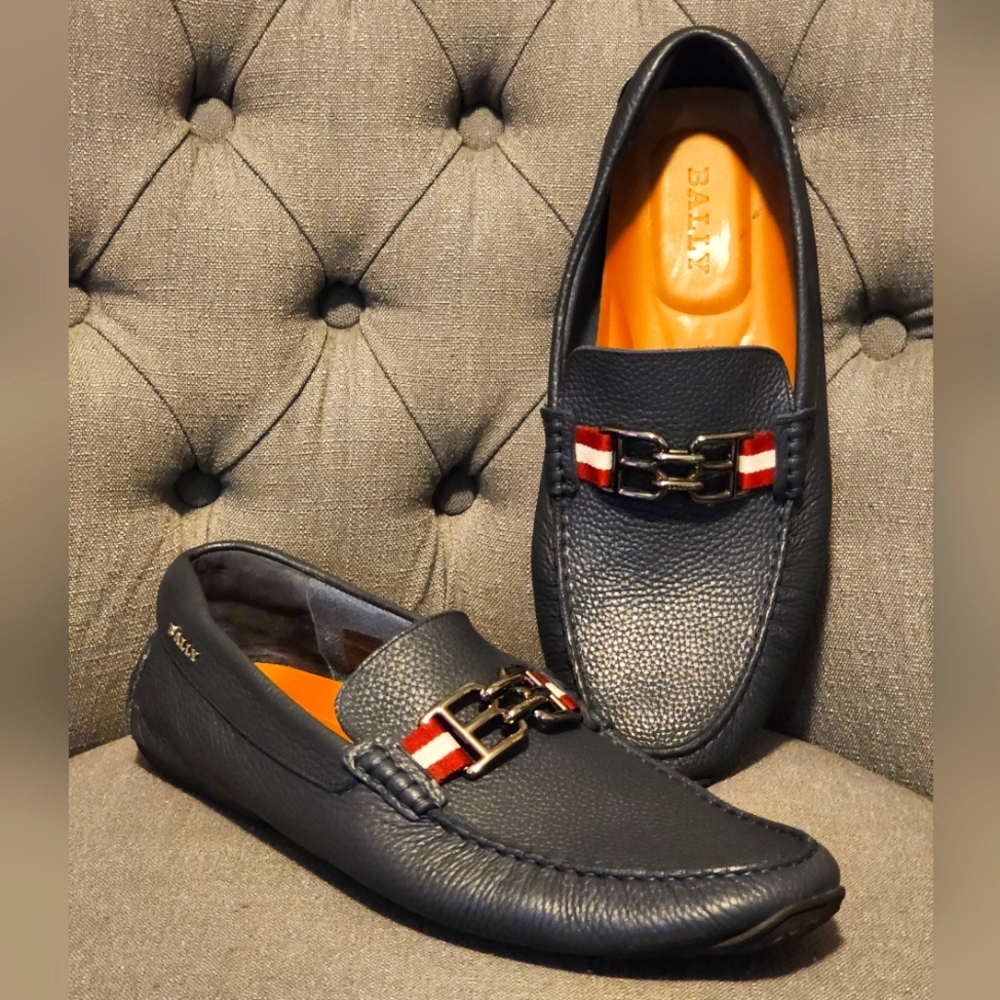 BALLY PARSAL PEBBLED LEATHER DRIVERS W/ B-CHAIN BIT NAVY